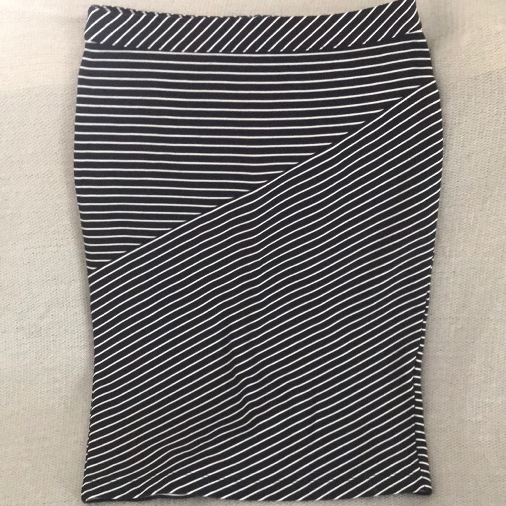 Banana Republic Navy and White Skirt